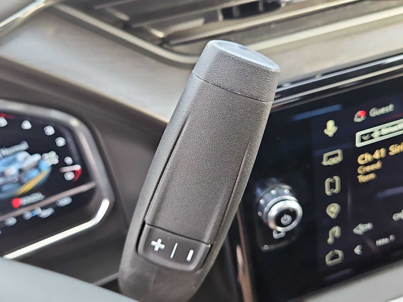 2025 GMC Sierra 2500HD 4WD Crew Cab Standard Bed AT4