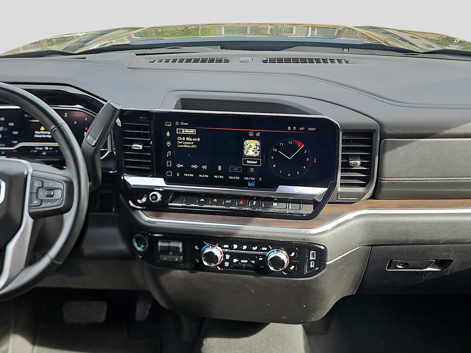 2025 GMC Sierra 1500 2WD Crew Cab Short Box SLT