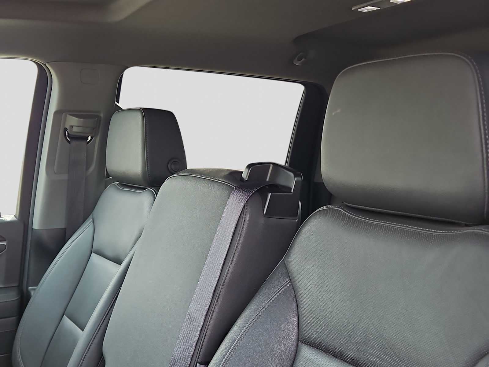2025 GMC Sierra 1500 2WD Crew Cab Short Box SLT