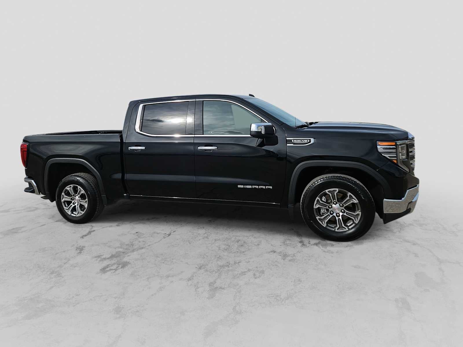 2025 GMC Sierra 1500 2WD Crew Cab Short Box SLT