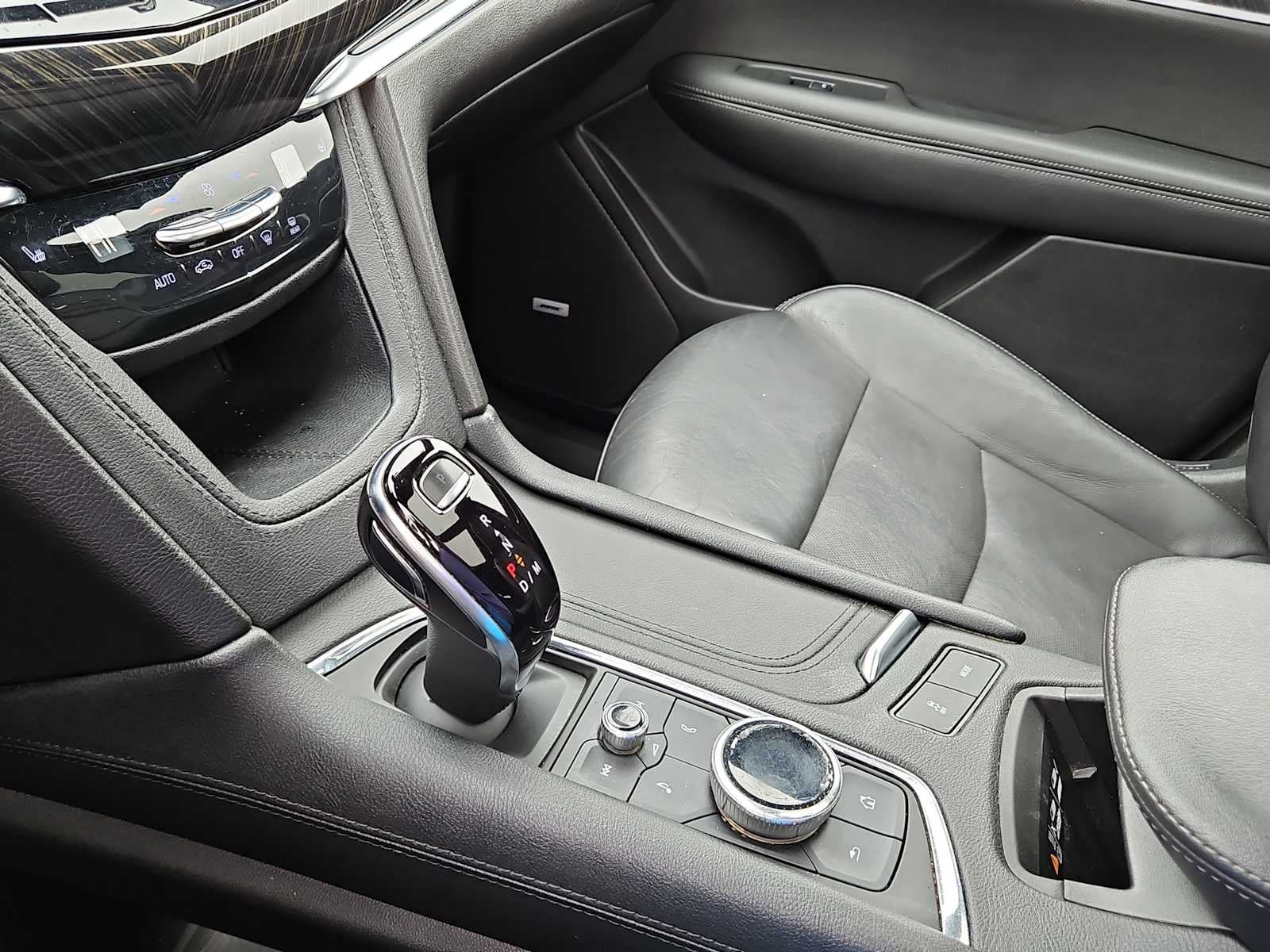 2022 Cadillac XT6 FWD Premium Luxury