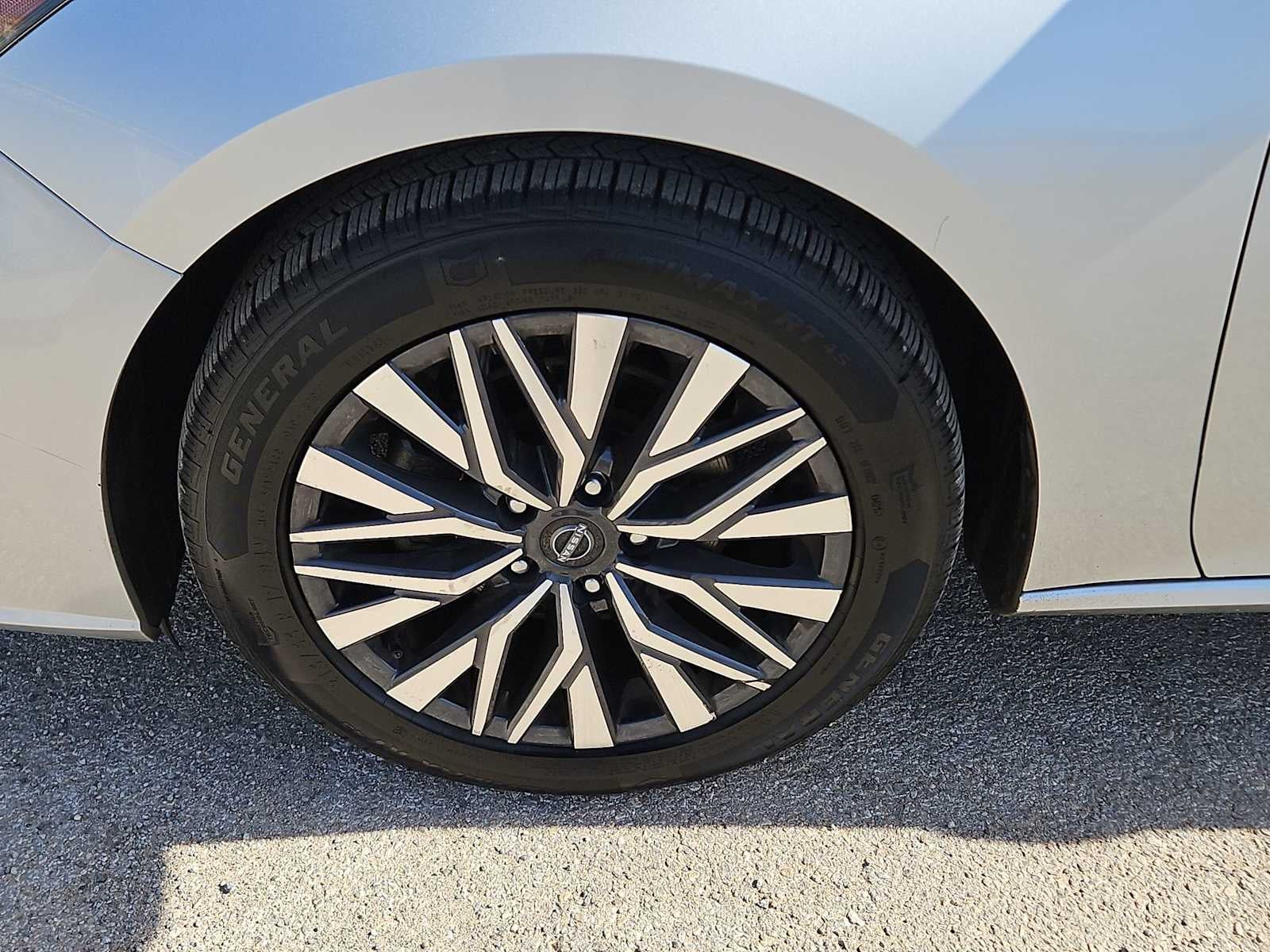 2023 Nissan Altima SV FWD