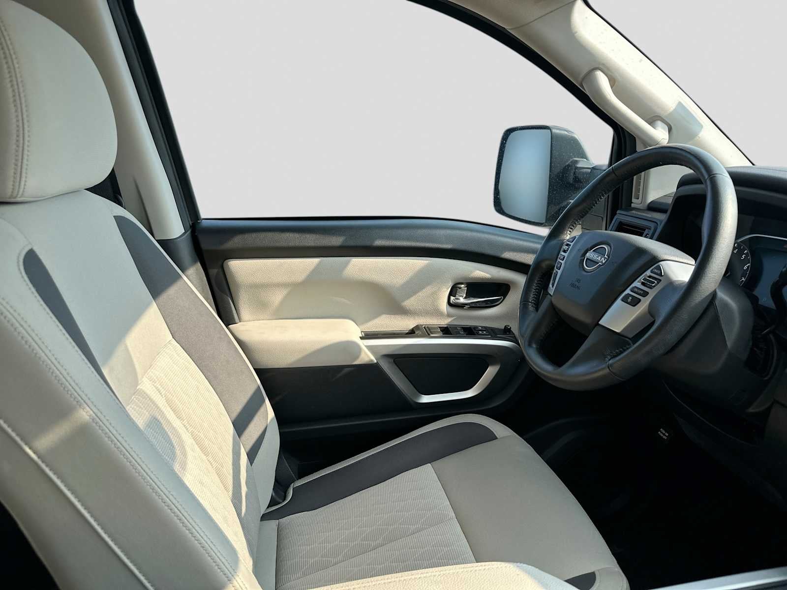 2024 Nissan Titan Crew Cab SV 4x2
