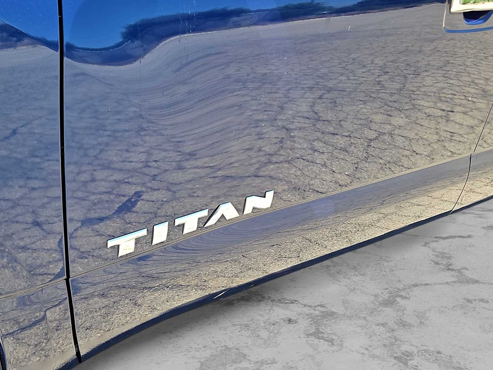 2017 Nissan TITAN SV