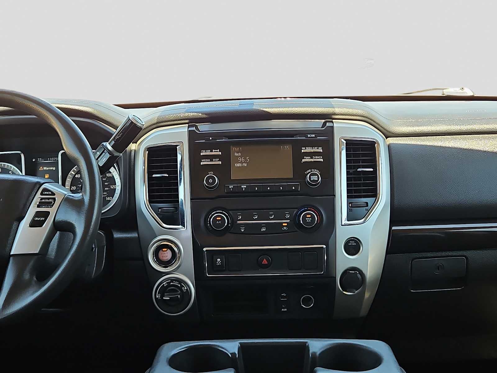 2017 Nissan TITAN SV