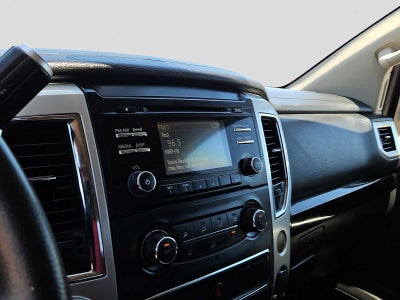2017 Nissan TITAN SV