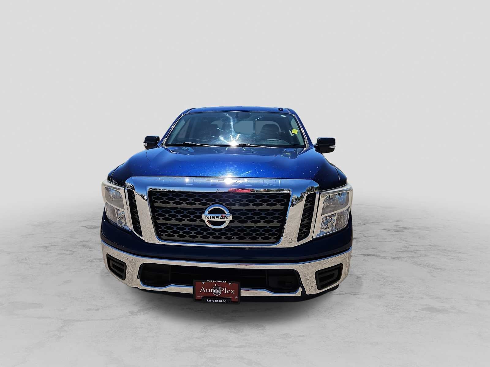 2017 Nissan TITAN SV