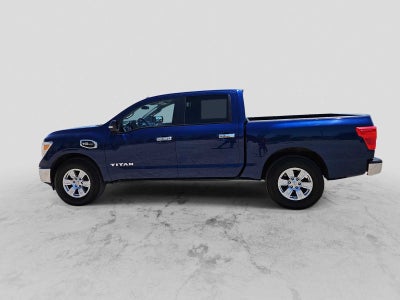 2017 Nissan TITAN SV