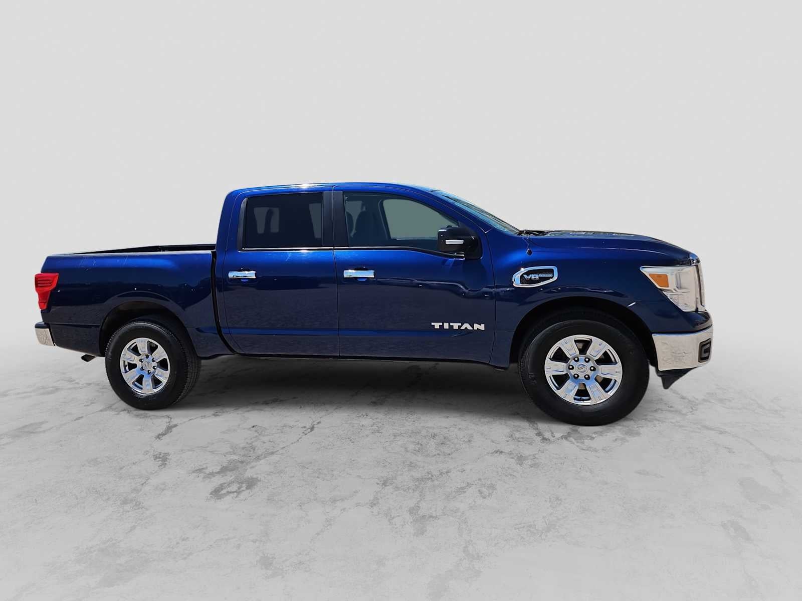 2017 Nissan TITAN SV
