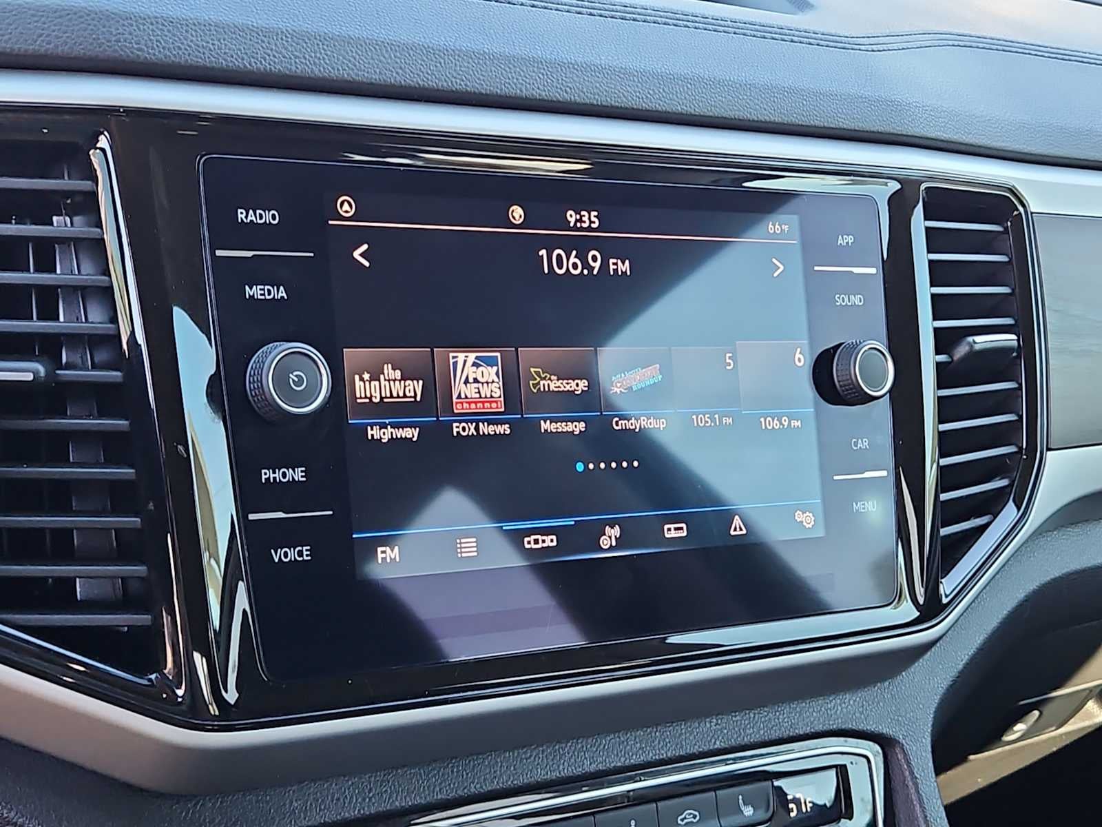 2023 Volkswagen Atlas 3.6L V6 SE w/Technology