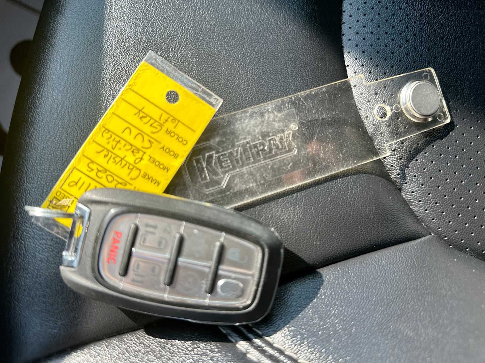 2025 Chrysler Pacifica Select