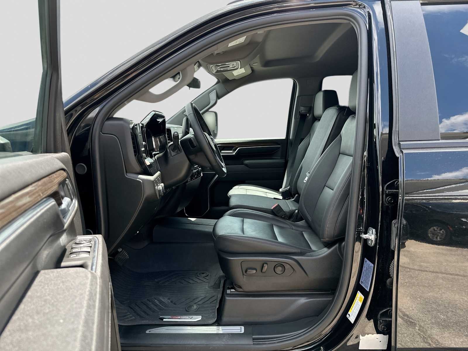2025 Chevrolet Silverado 2500HD 4WD Crew Cab Standard Bed LT