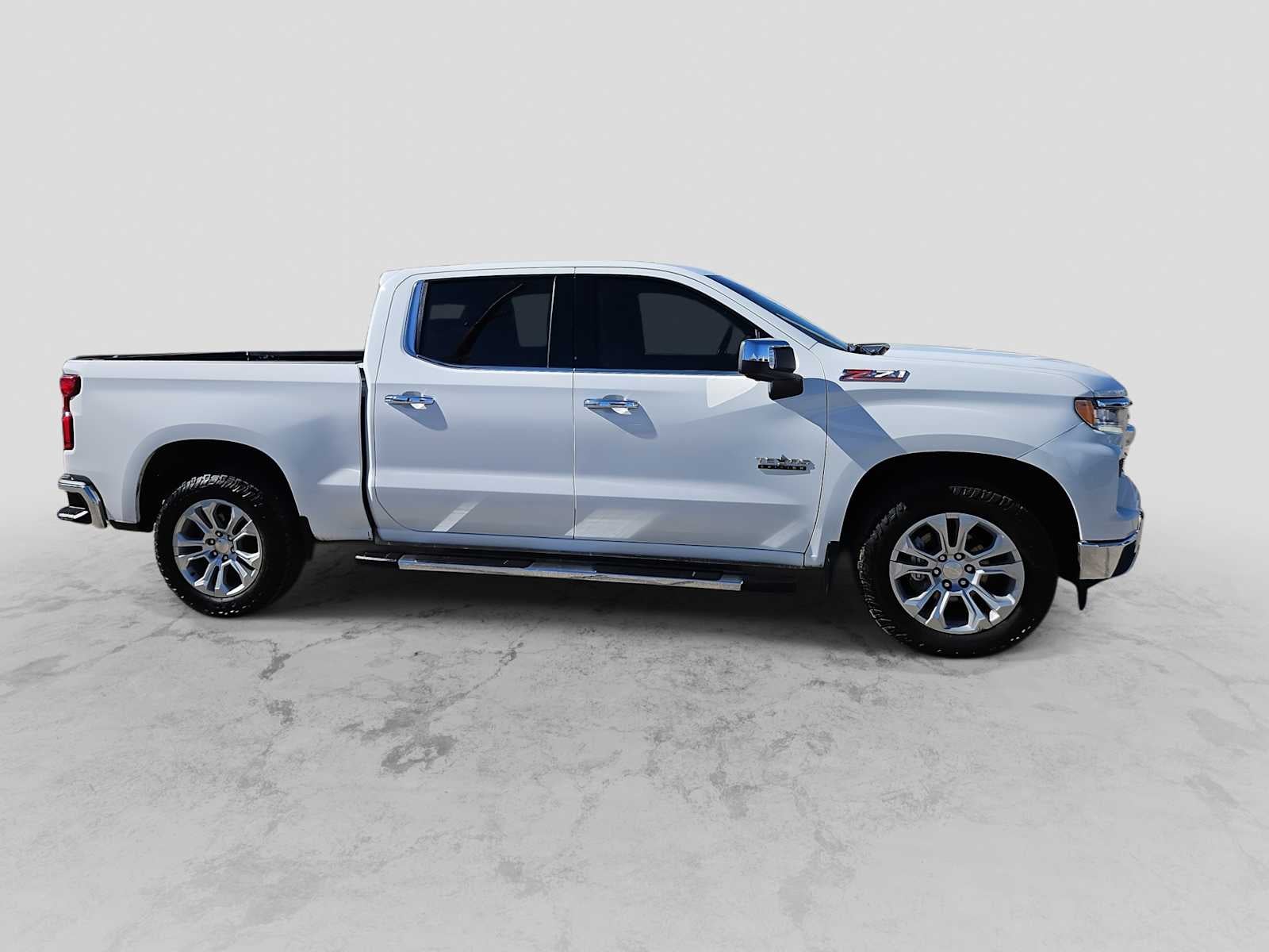 2022 Chevrolet Silverado 1500 4WD Crew Cab Short Bed LTZ