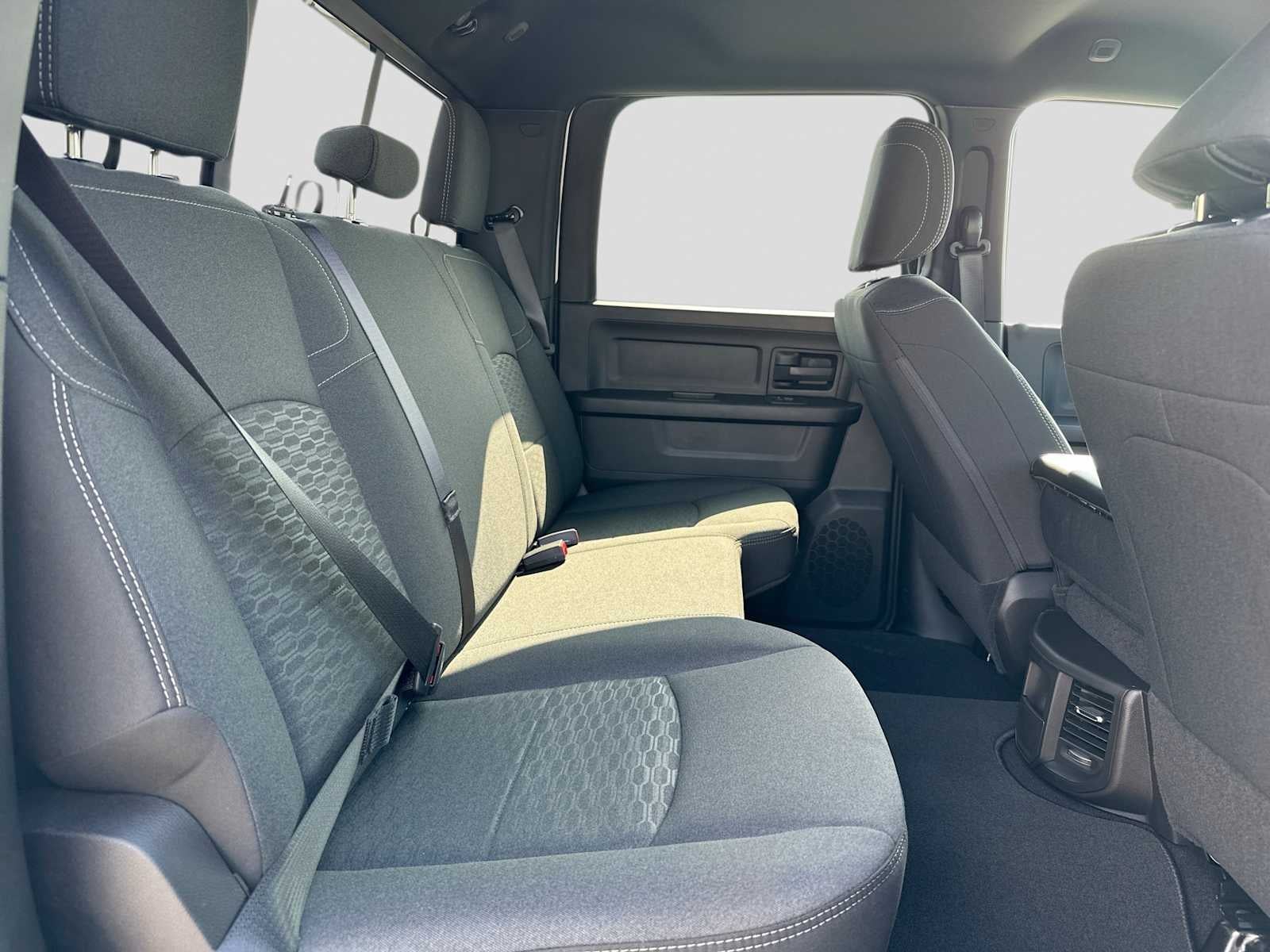 2026 RAM 2500 RAM 2500 BLACK EXPRESS CREW CAB 4X4 6'4' BOX