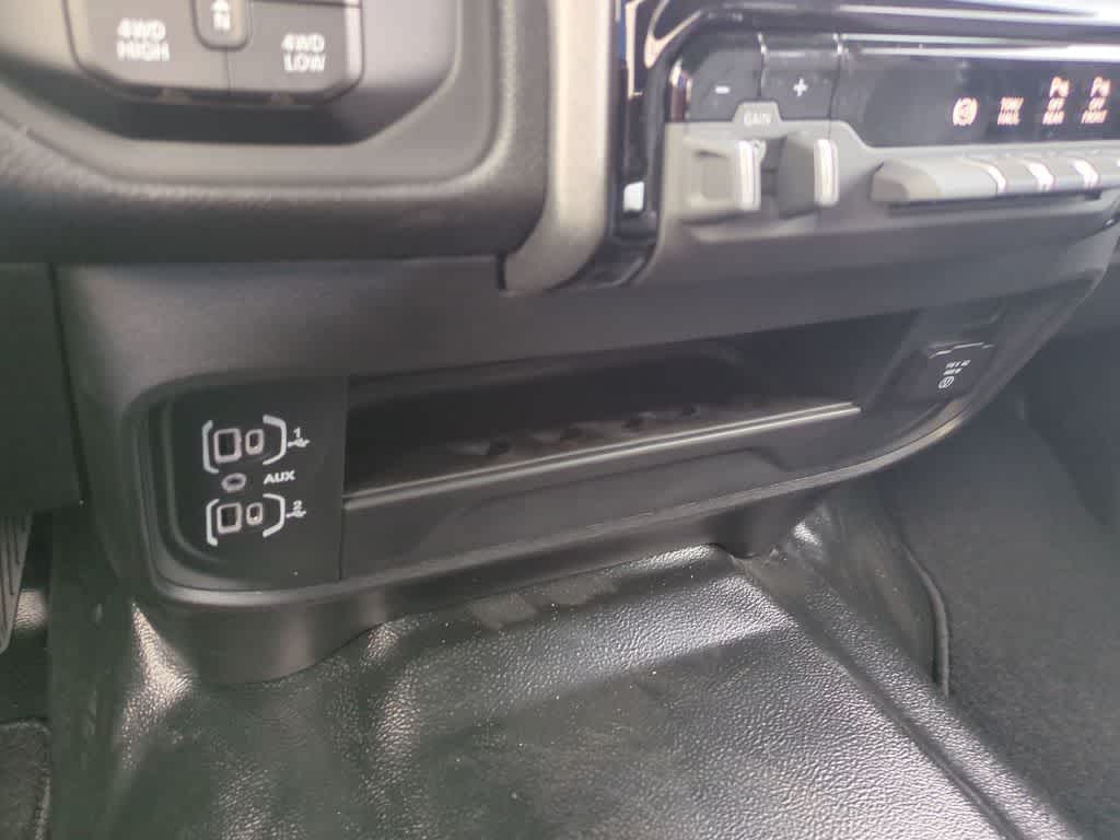 2026 RAM 3500 RAM 3500 TRADESMAN CREW CAB 4X4 8' BOX