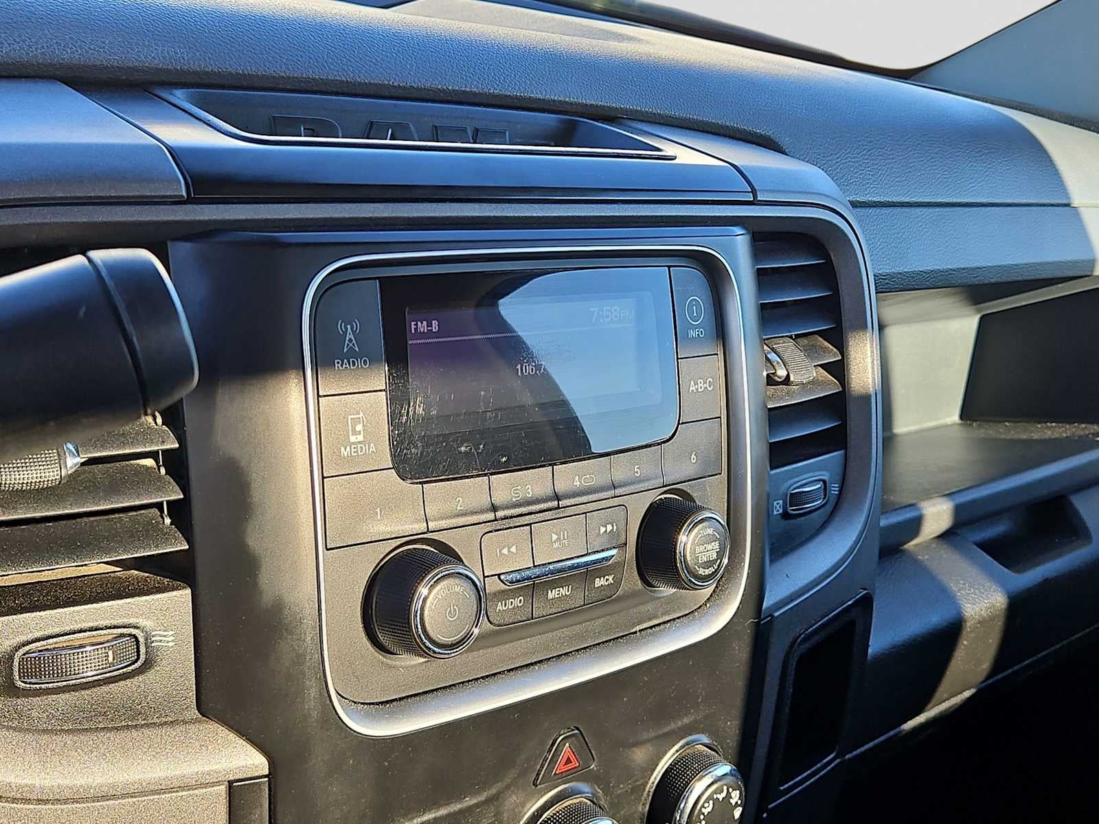 2018 RAM 2500 Tradesman Regular Cab 4x2 8' Box