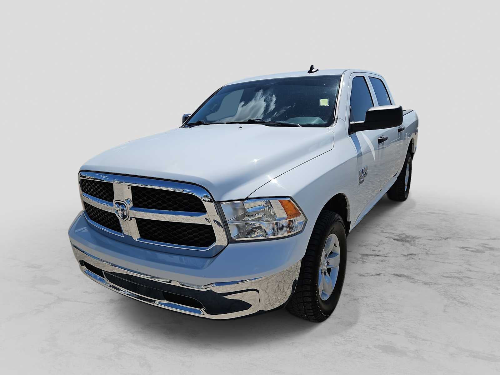 2023 RAM 1500 Classic SLT Crew Cab 4x4 5'7' Box