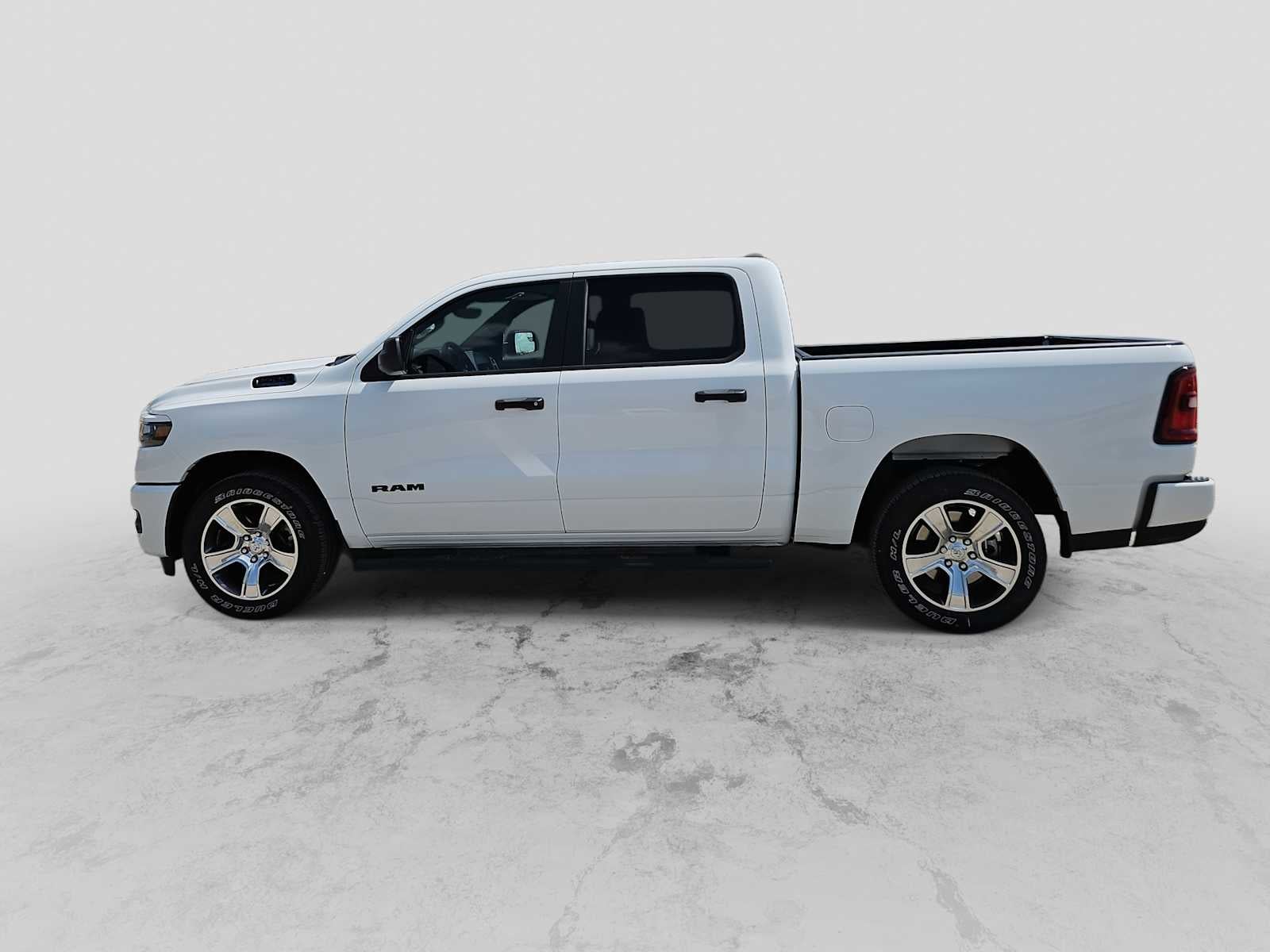2026 RAM 1500 RAM 1500 EXPRESS CREW CAB 4X2 5'7' BOX