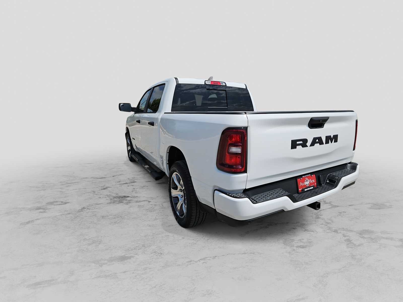2026 RAM 1500 RAM 1500 EXPRESS CREW CAB 4X2 5'7' BOX