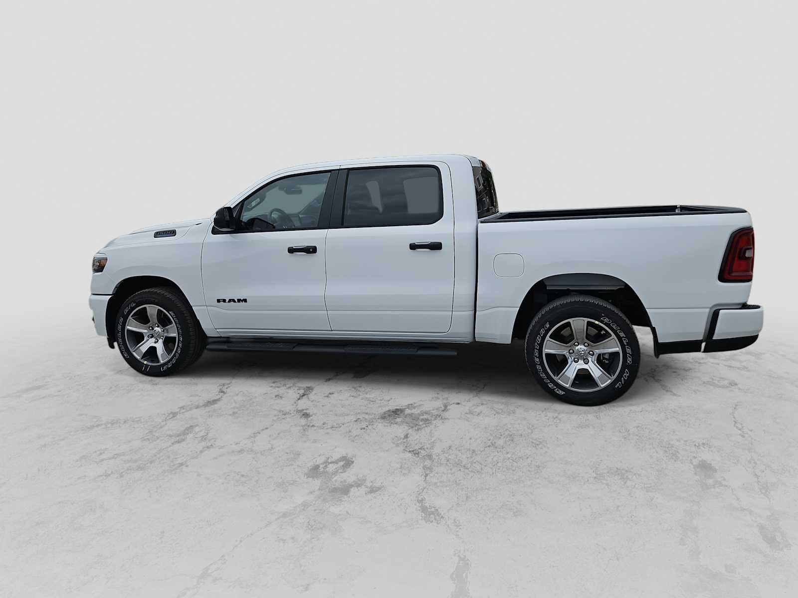 2026 RAM 1500 RAM 1500 EXPRESS CREW CAB 4X2 5'7' BOX