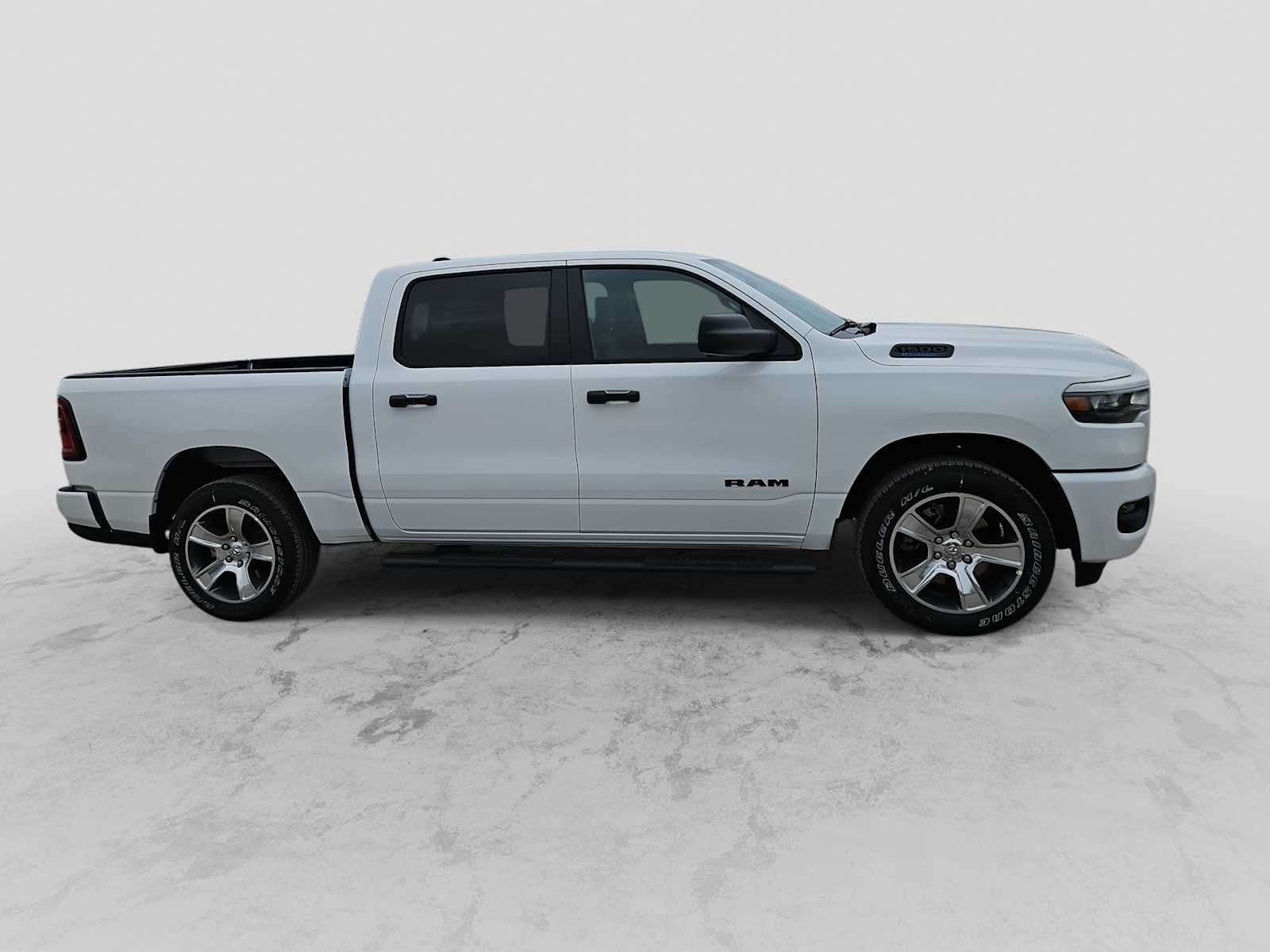 2026 RAM 1500 RAM 1500 EXPRESS CREW CAB 4X2 5'7' BOX