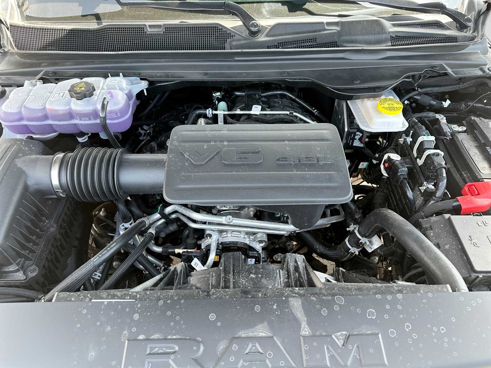 2026 RAM 1500 RAM 1500 EXPRESS CREW CAB 4X2 5'7' BOX