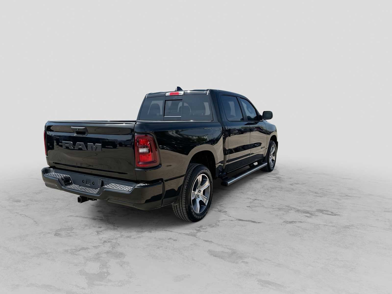 2026 RAM 1500 RAM 1500 EXPRESS CREW CAB 4X2 5'7' BOX