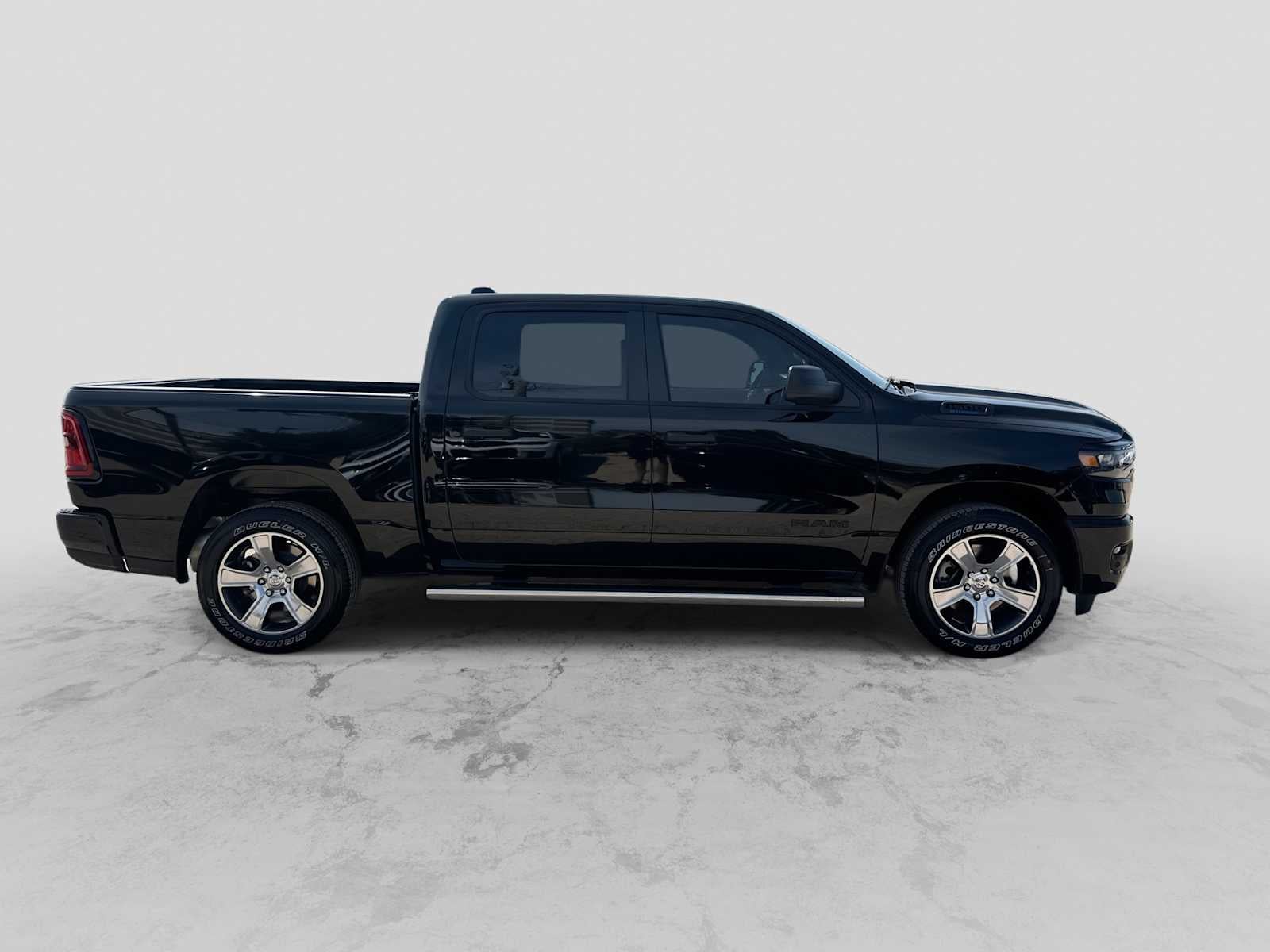 2026 RAM 1500 RAM 1500 EXPRESS CREW CAB 4X2 5'7' BOX