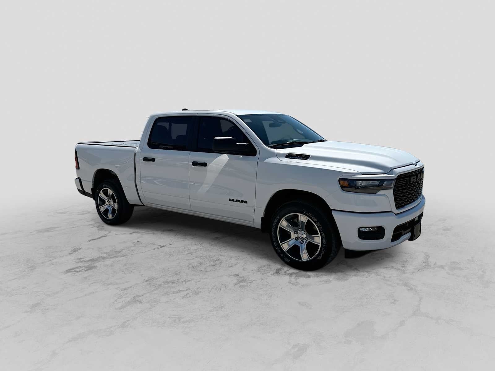 2026 RAM 1500 RAM 1500 EXPRESS CREW CAB 4X2 5'7' BOX