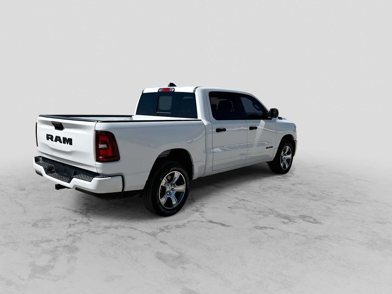 2026 RAM 1500 RAM 1500 EXPRESS CREW CAB 4X2 5'7' BOX