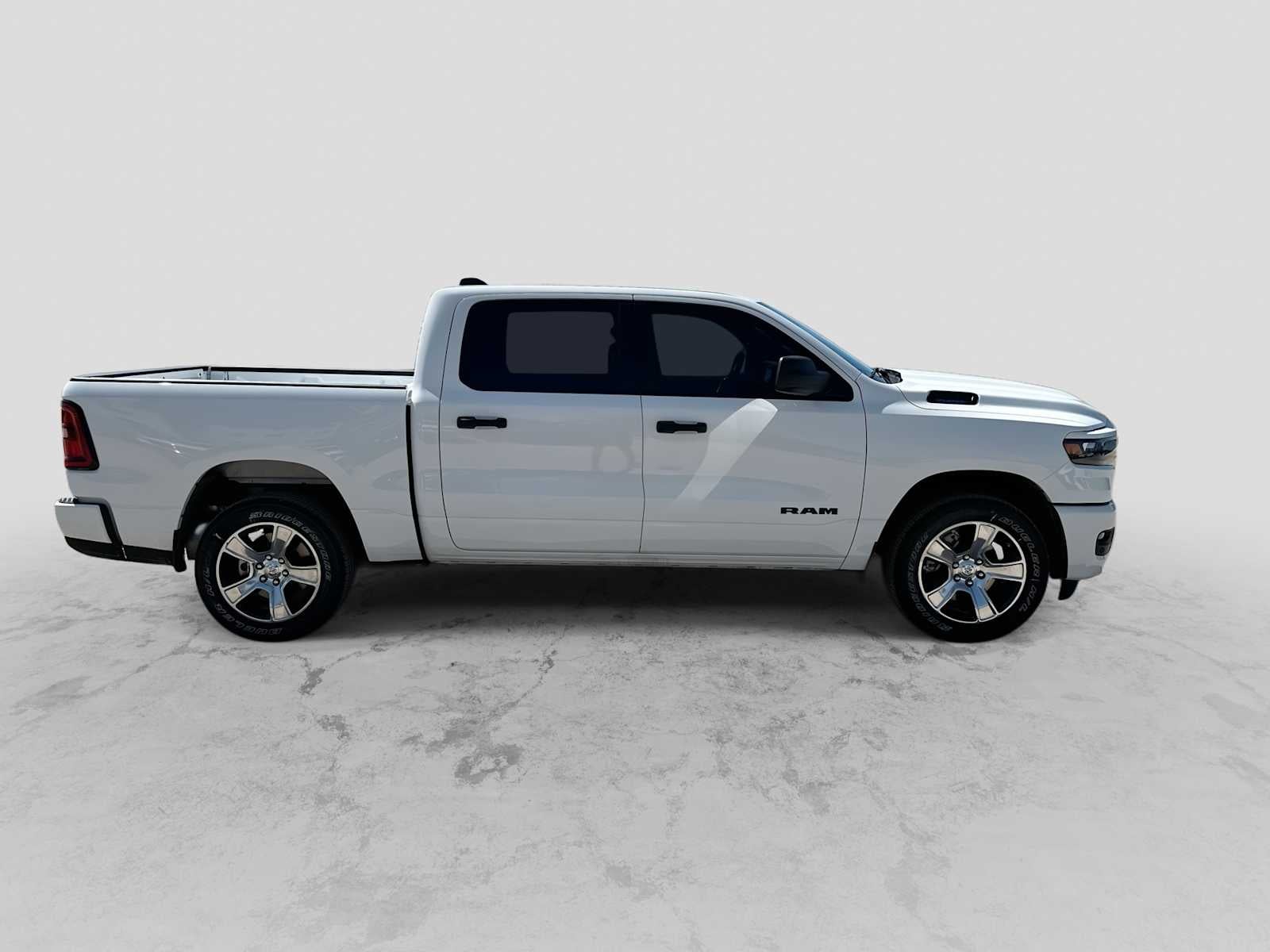 2026 RAM 1500 RAM 1500 EXPRESS CREW CAB 4X2 5'7' BOX