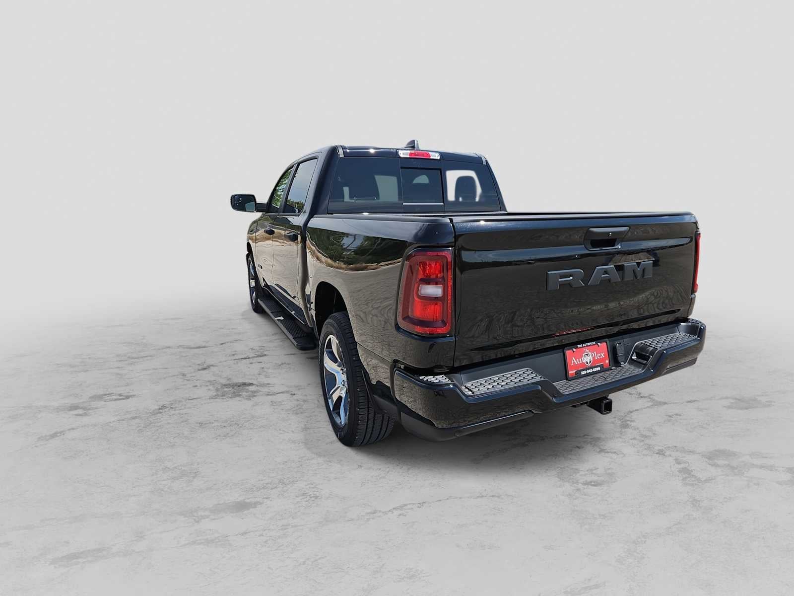 2026 RAM 1500 RAM 1500 EXPRESS CREW CAB 4X2 5'7' BOX