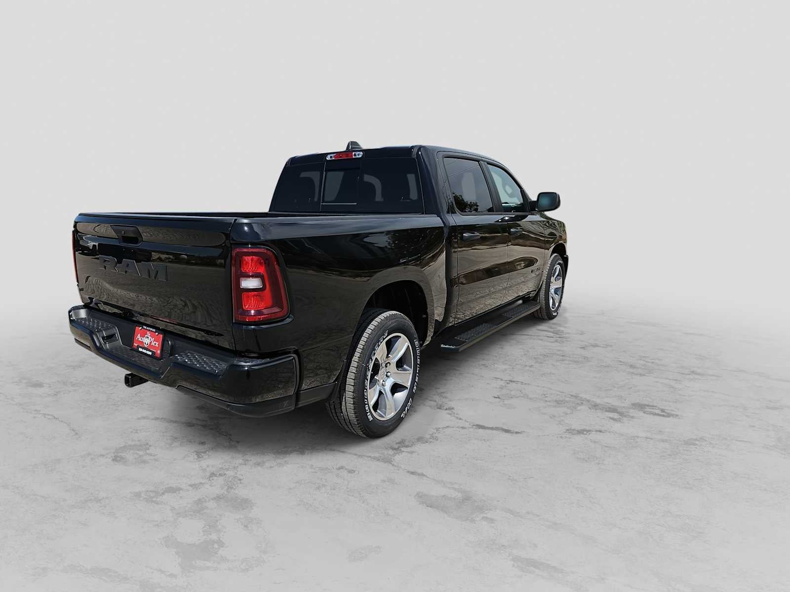 2026 RAM 1500 RAM 1500 EXPRESS CREW CAB 4X2 5'7' BOX