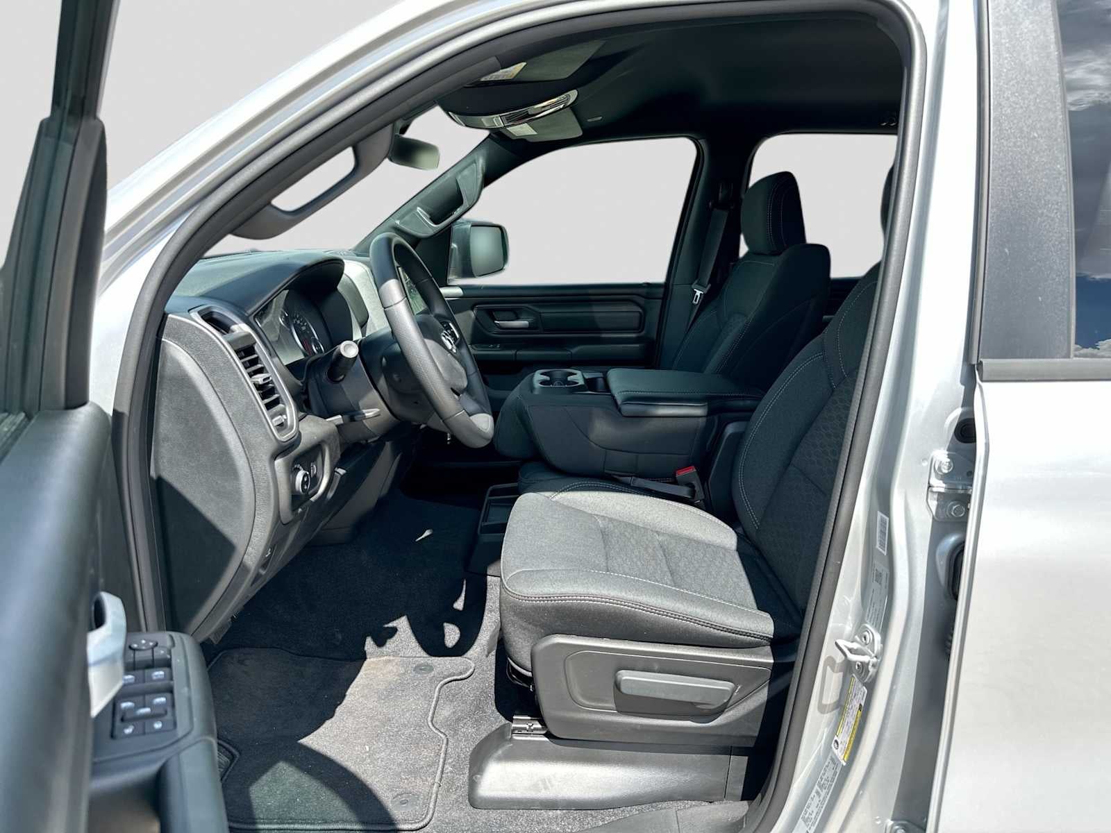2026 RAM 1500 RAM 1500 EXPRESS CREW CAB 4X2 5'7' BOX