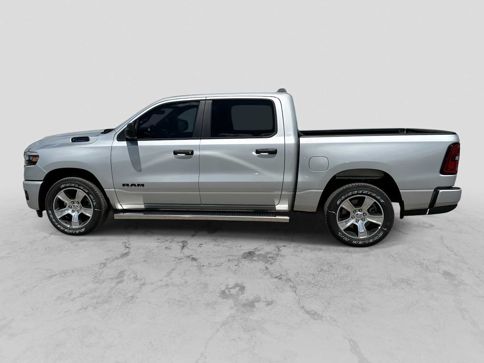 2026 RAM 1500 RAM 1500 EXPRESS CREW CAB 4X2 5'7' BOX