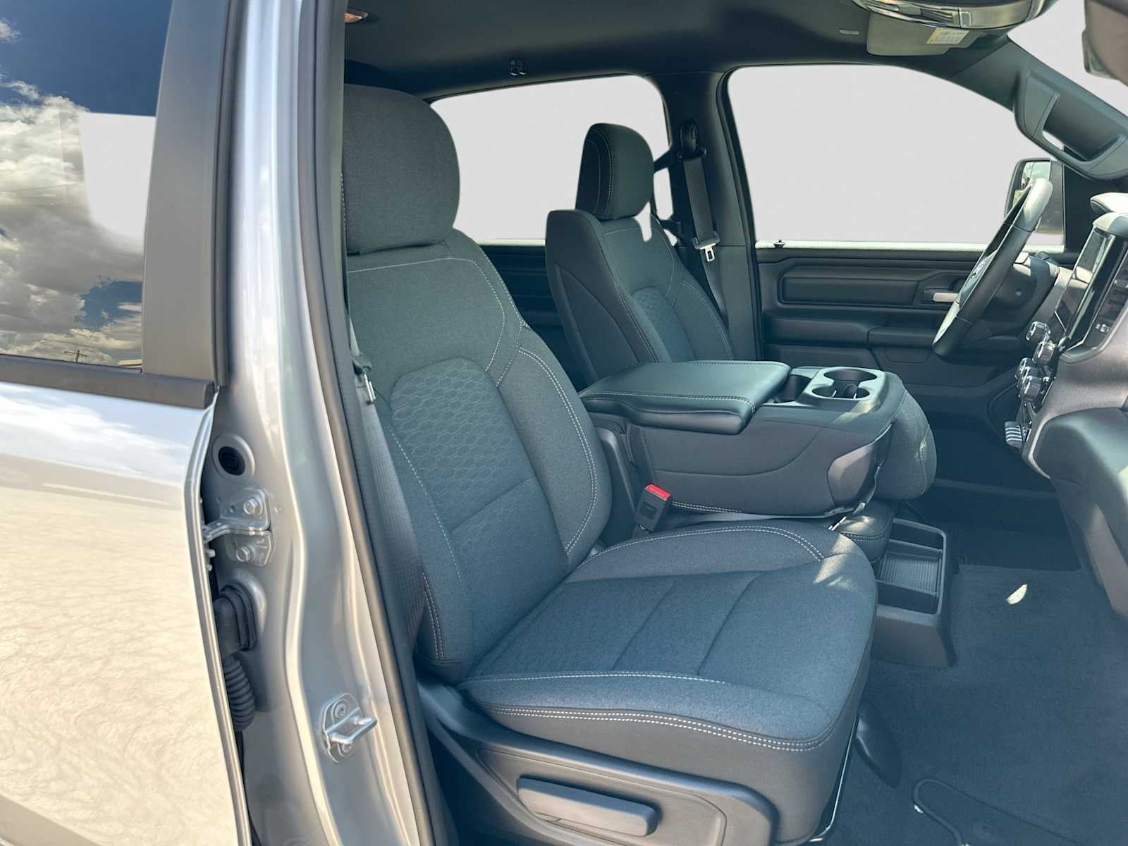 2026 RAM 1500 RAM 1500 EXPRESS CREW CAB 4X2 5'7' BOX
