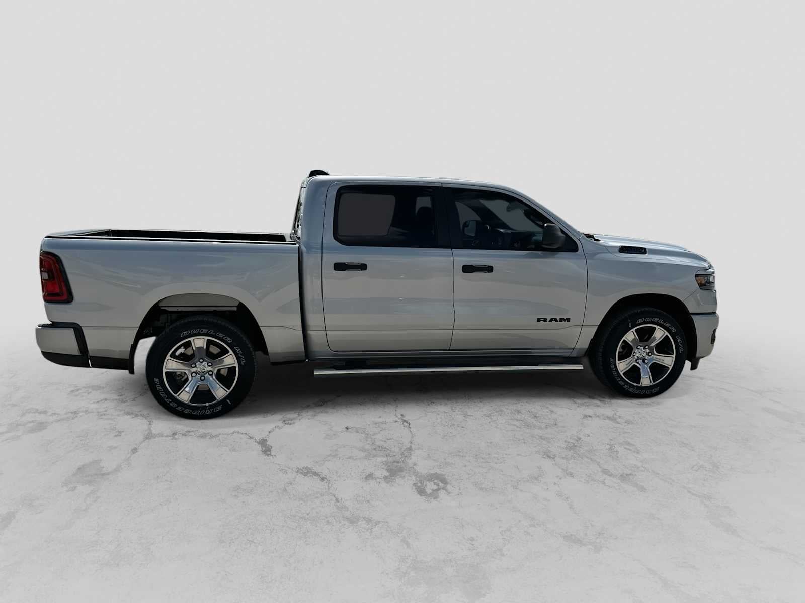 2026 RAM 1500 RAM 1500 EXPRESS CREW CAB 4X2 5'7' BOX