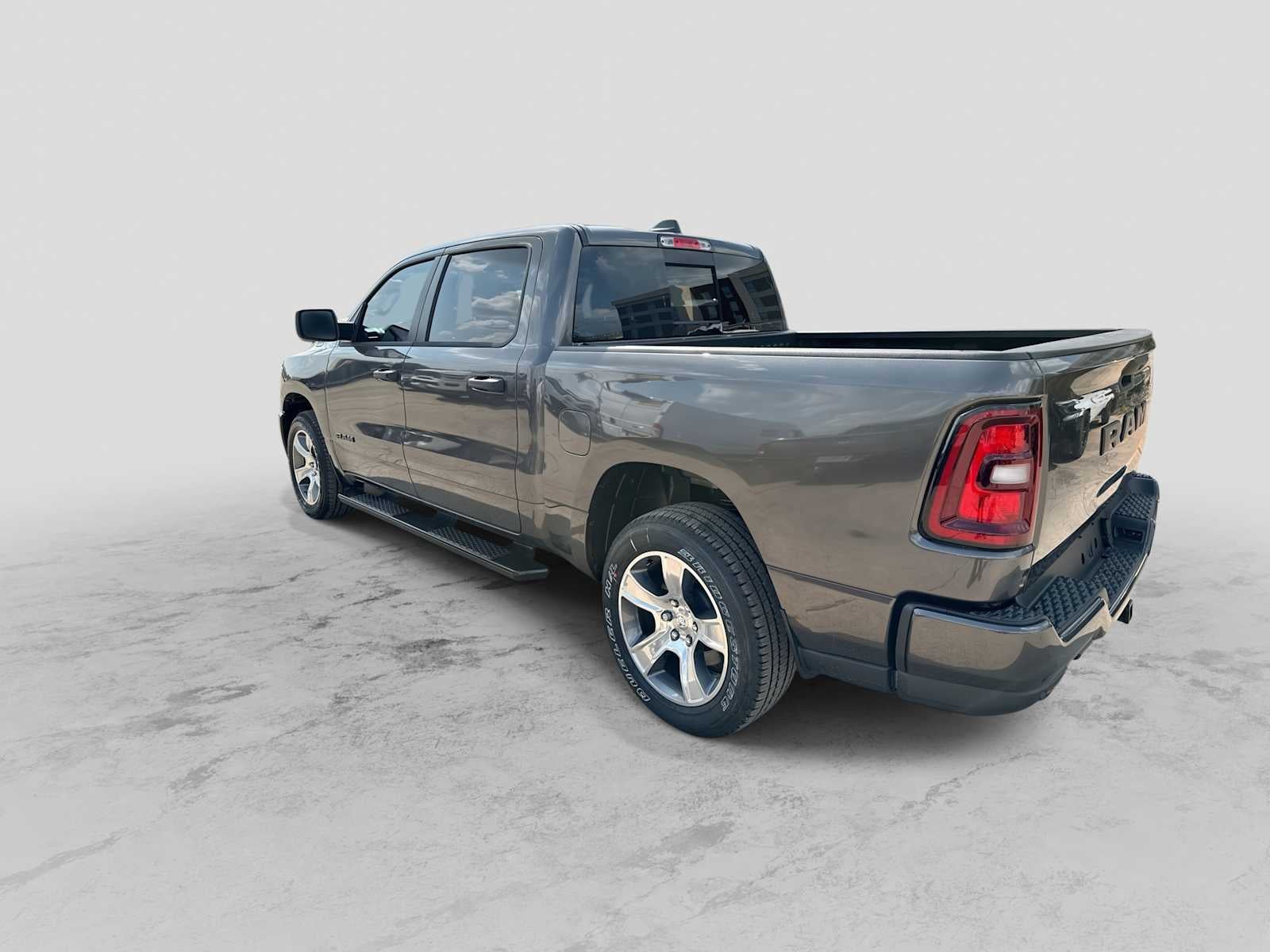 2026 RAM 1500 RAM 1500 EXPRESS CREW CAB 4X2 5'7' BOX