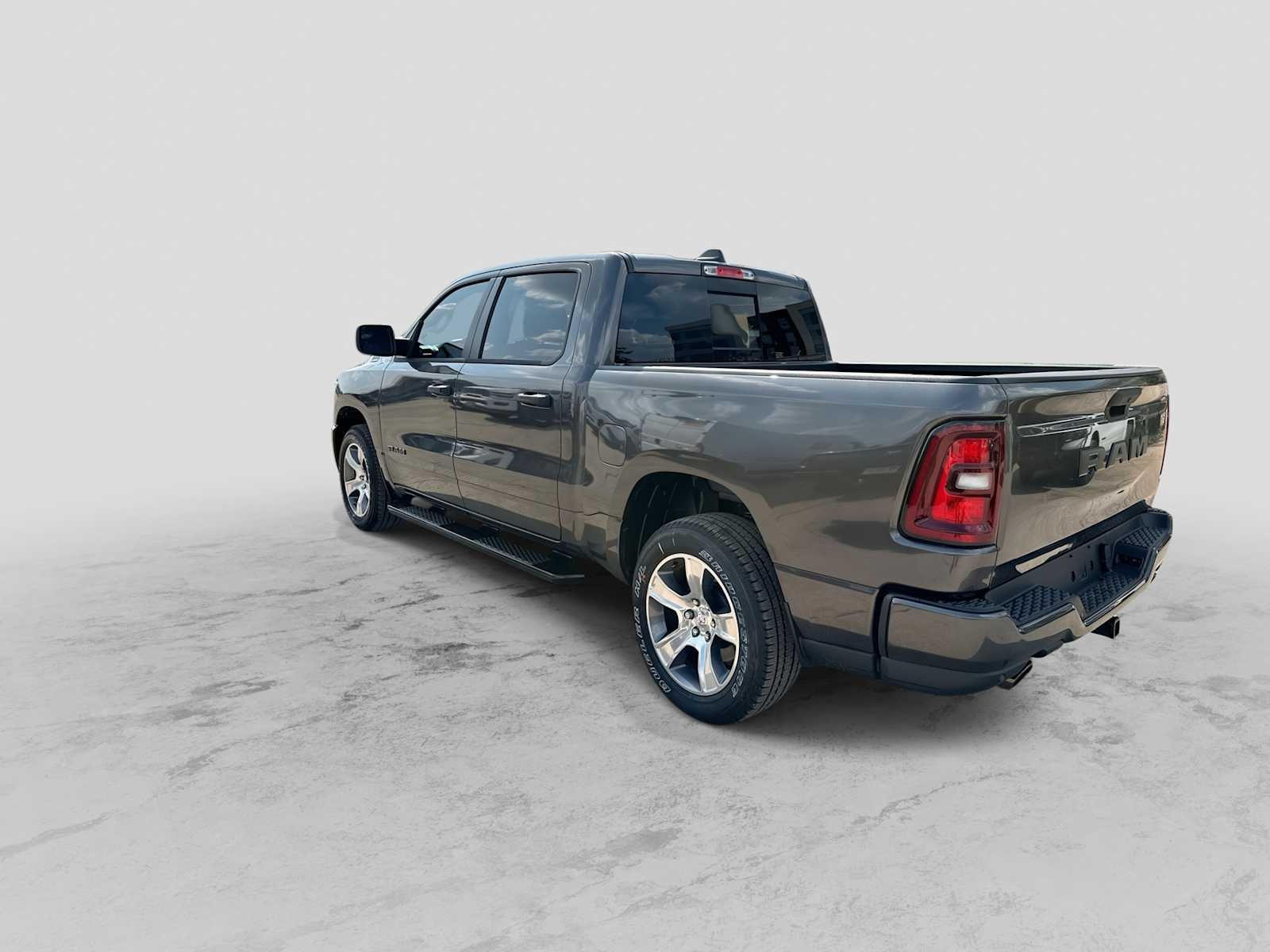 2026 RAM 1500 RAM 1500 EXPRESS CREW CAB 4X2 5'7' BOX