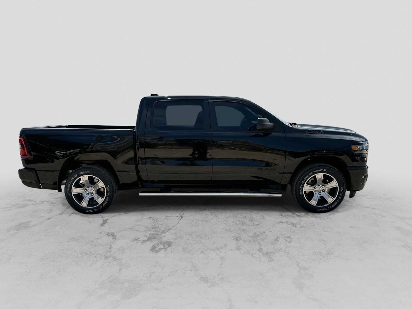 2026 RAM 1500 RAM 1500 EXPRESS CREW CAB 4X2 5'7' BOX