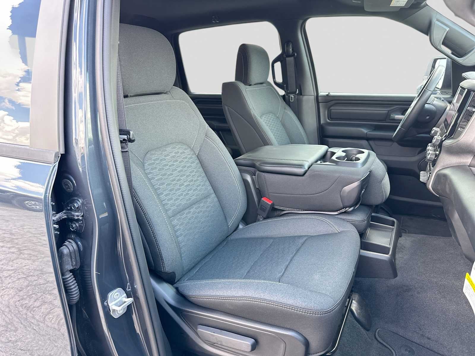 2026 RAM 1500 RAM 1500 EXPRESS CREW CAB 4X2 5'7' BOX