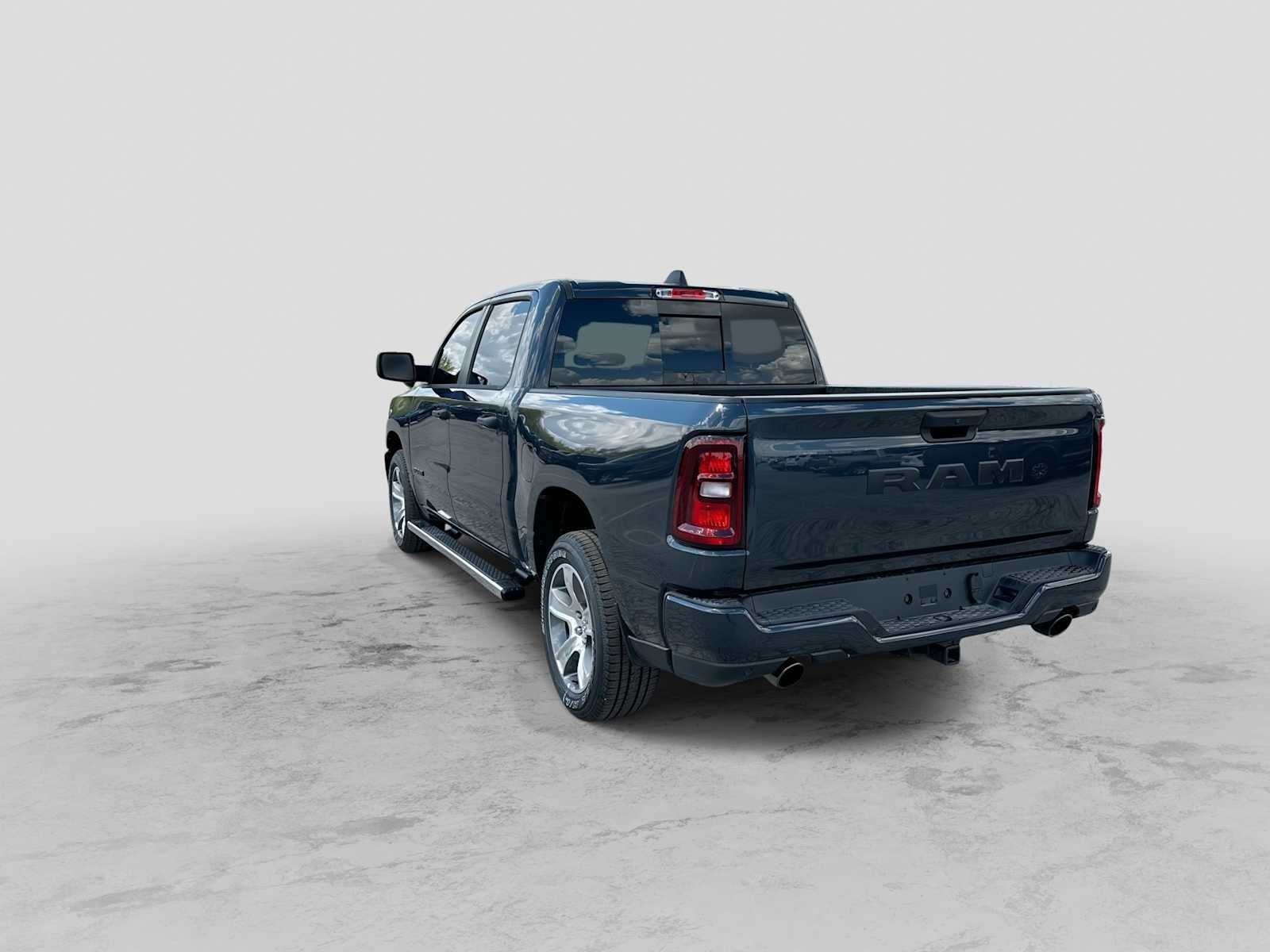2026 RAM 1500 RAM 1500 EXPRESS CREW CAB 4X2 5'7' BOX