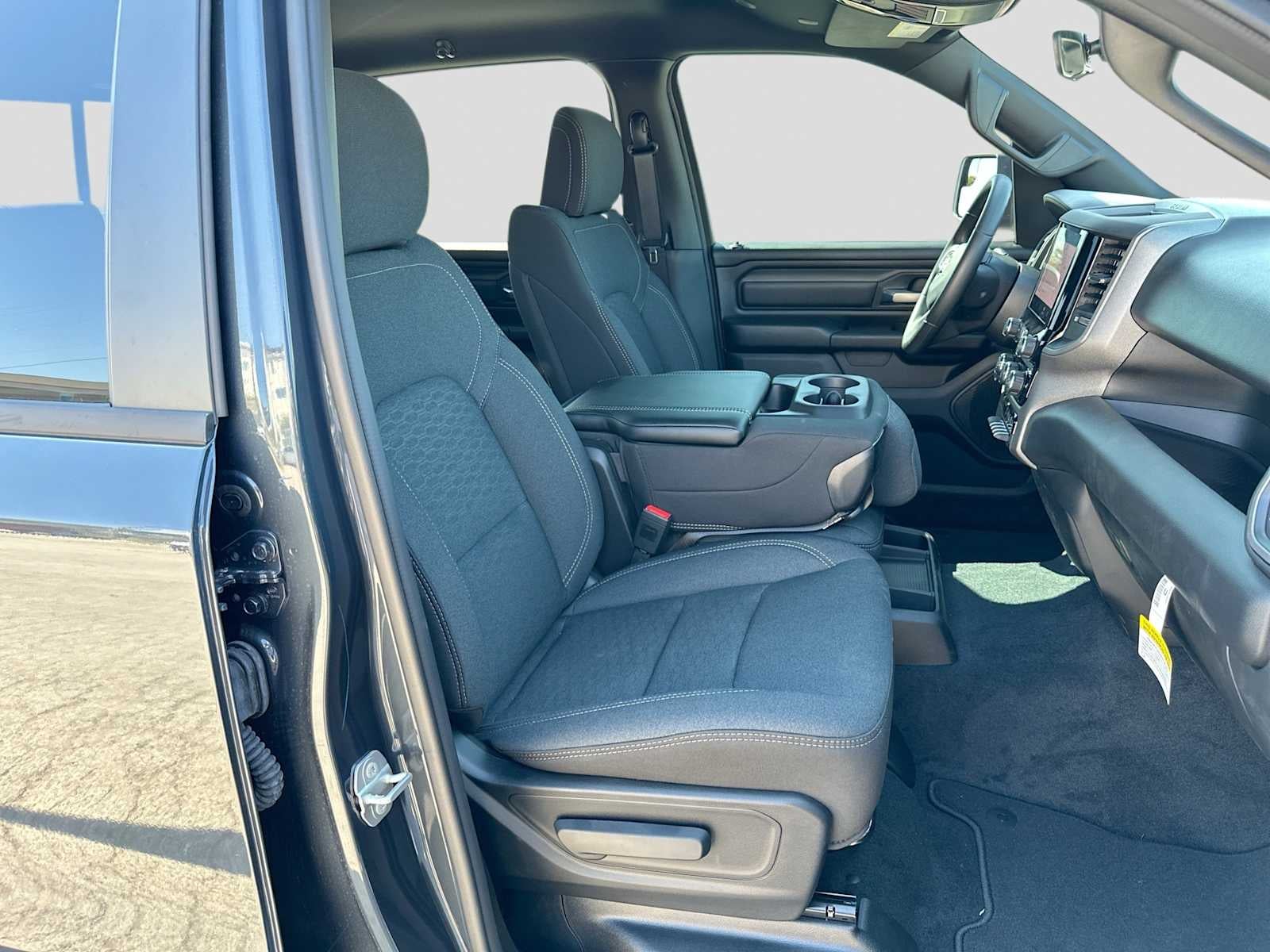 2026 RAM 1500 RAM 1500 EXPRESS CREW CAB 4X2 5'7' BOX