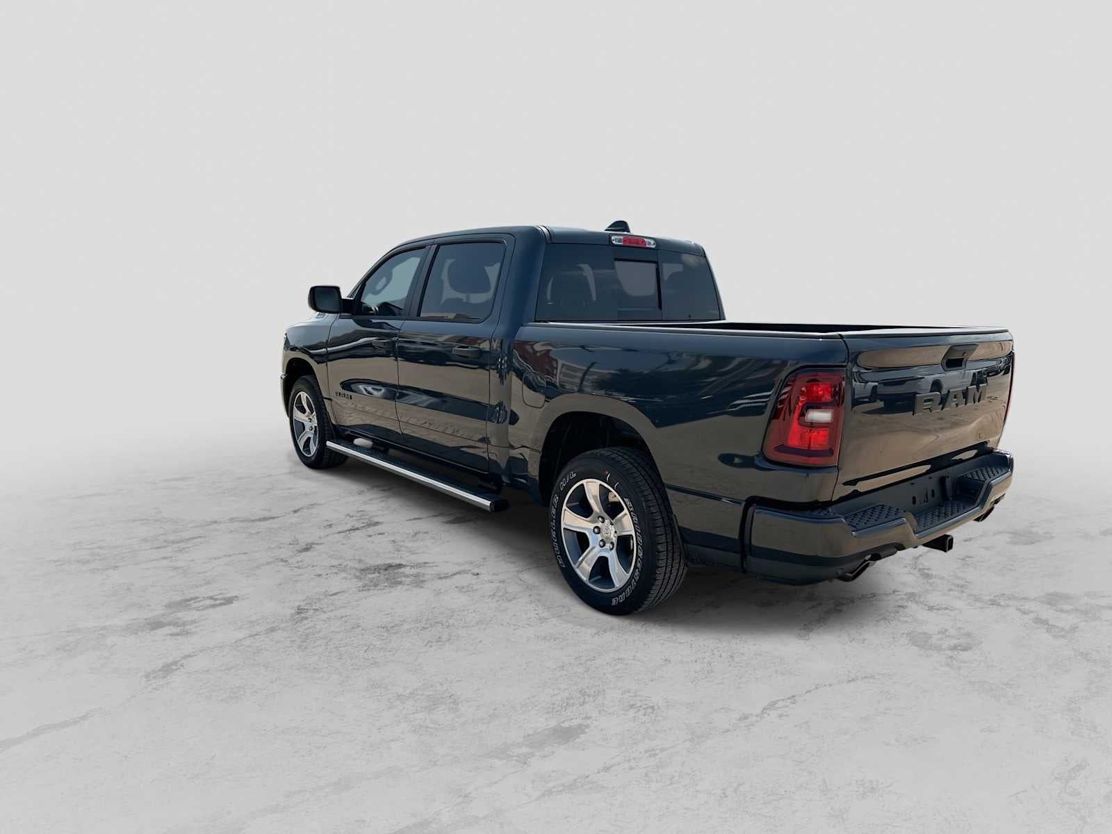 2026 RAM 1500 RAM 1500 EXPRESS CREW CAB 4X2 5'7' BOX
