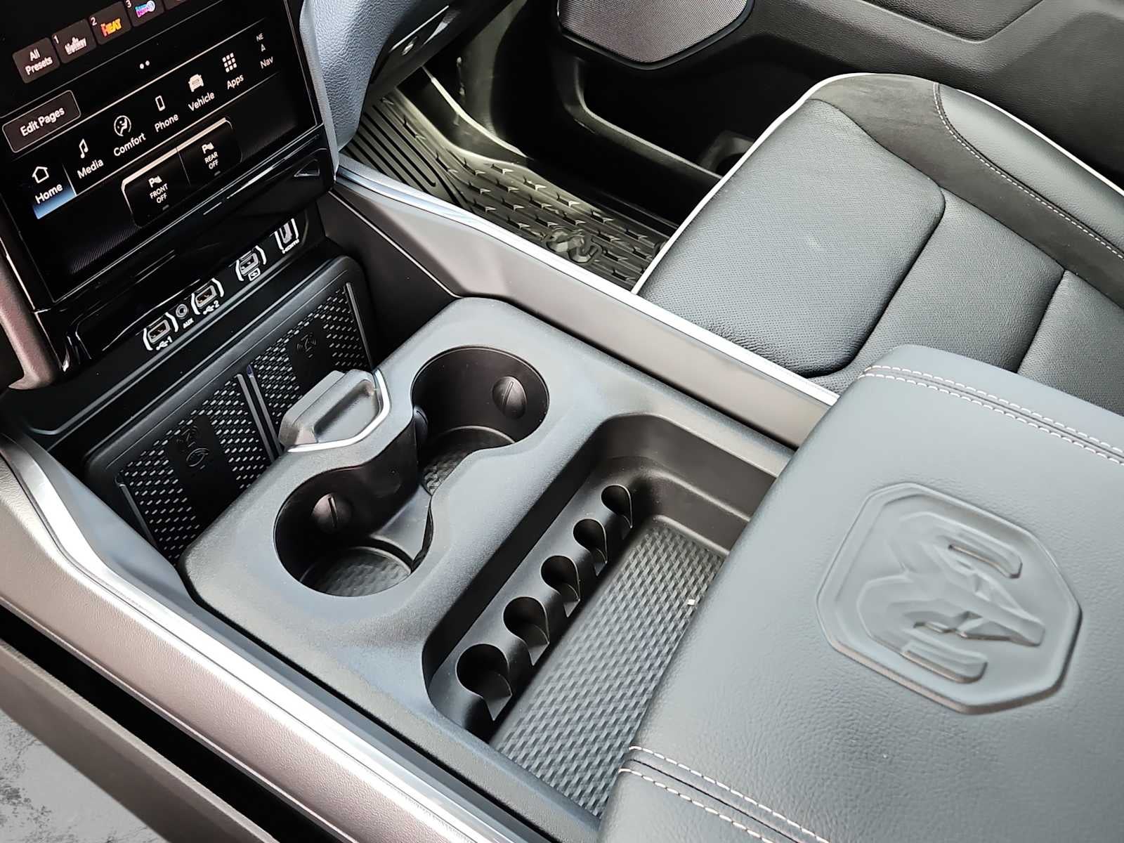 2026 RAM Ram 1500 RAM 1500 LARAMIE CREW CAB 4X2 5'7' BOX