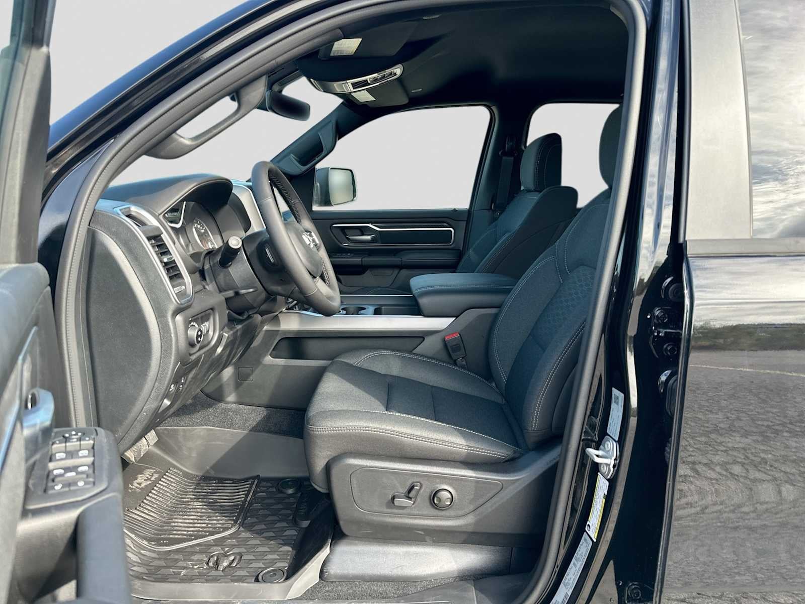 2027 RAM 1500 RAM 1500 LONE STAR CREW CAB 4X4 5'7' BOX