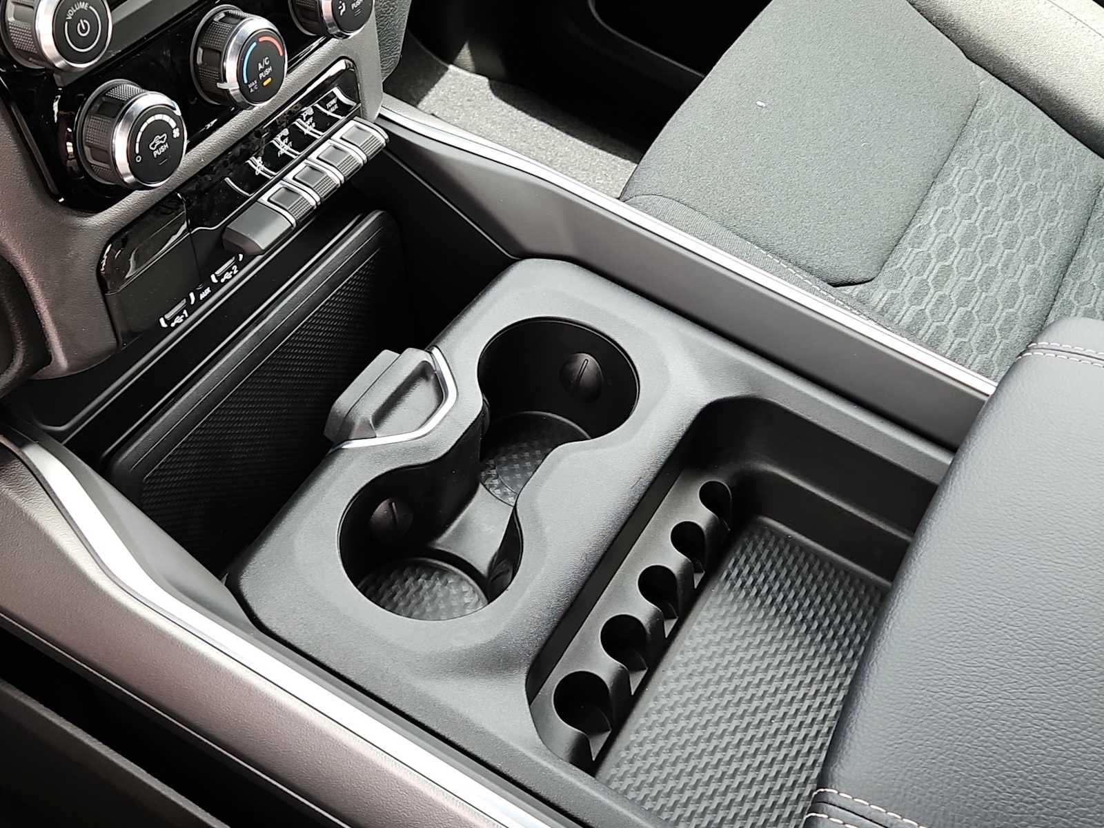 2026 RAM Ram 1500 RAM 1500 EXPRESS CREW CAB 4X4 5'7' BOX