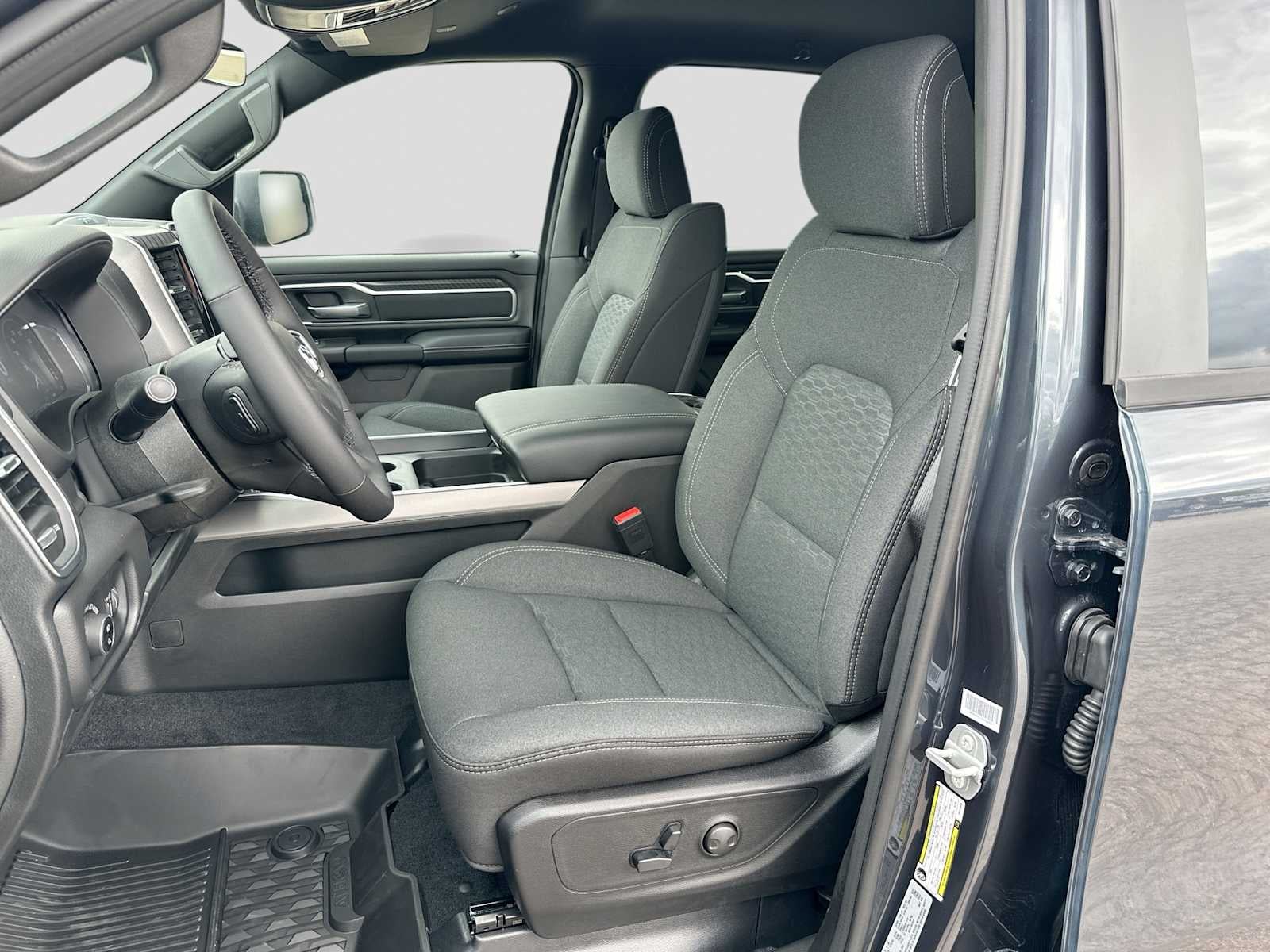 2027 RAM 1500 RAM 1500 LONE STAR CREW CAB 4X4 5'7' BOX