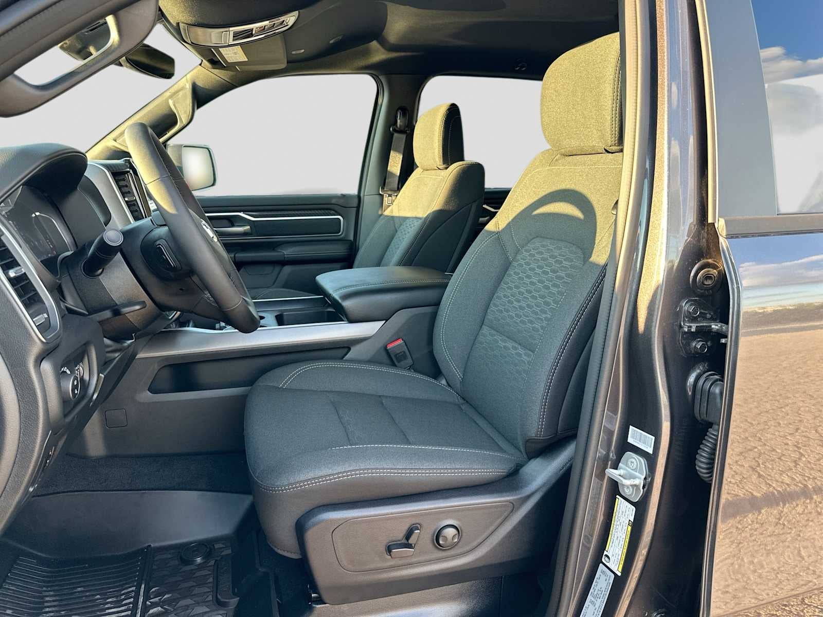 2027 RAM 1500 RAM 1500 LONE STAR CREW CAB 4X4 5'7' BOX