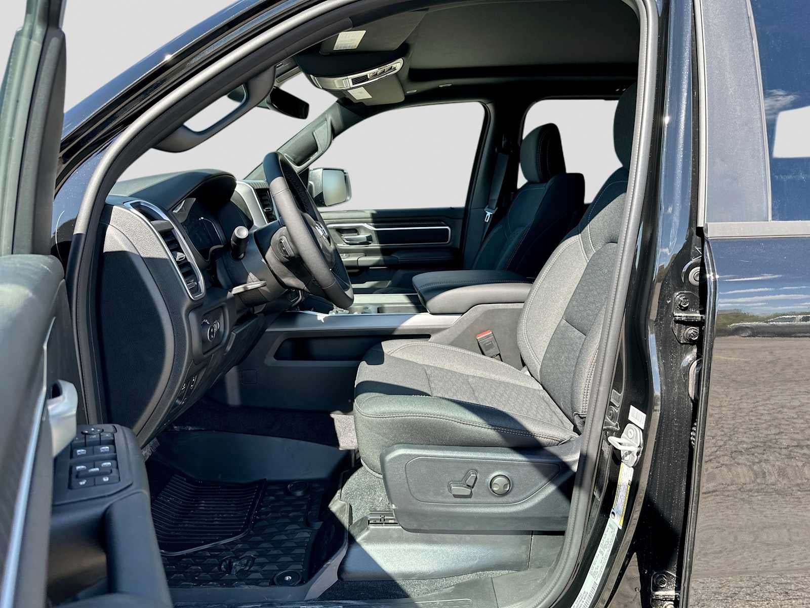 2027 RAM 1500 RAM 1500 LONE STAR CREW CAB 4X4 5'7' BOX